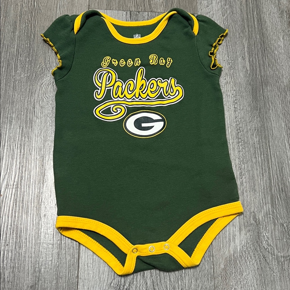 NFL team apperal Green Bay Packers baby girl onsie/ size 18M